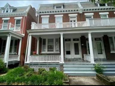 Main picture of 2702 W Main St