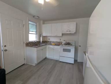 Main picture of 307 W 6th St