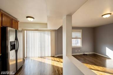 Main picture of 5759 N Kimball Ave