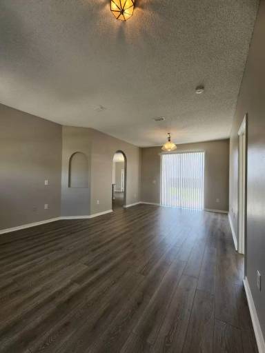 Main picture of 104 Aurora Ln