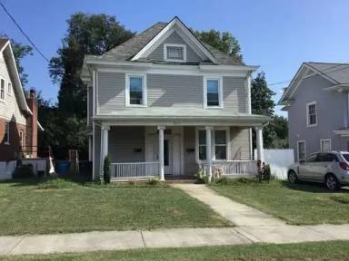Main picture of 813 Winona Ave SW