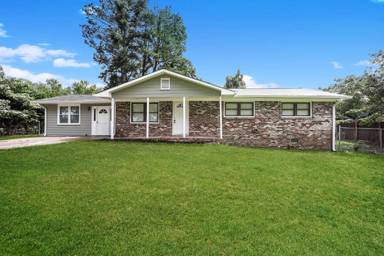 Main picture of 300 Foxboro Dr