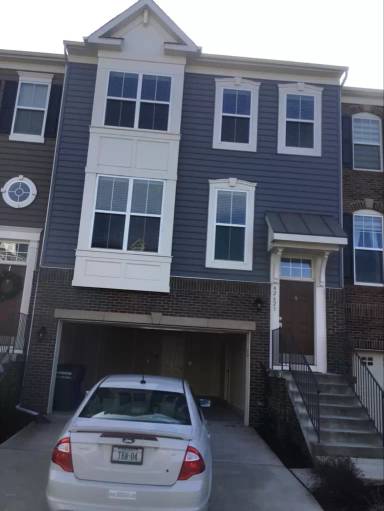 Main picture of 42623 Oak Park Sq