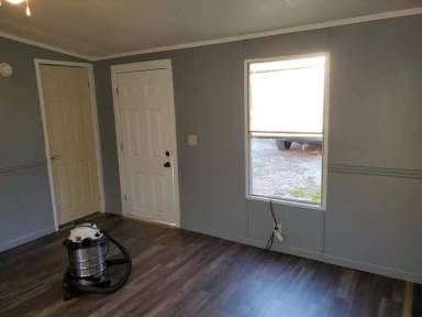 Main picture of 1031 S Main St