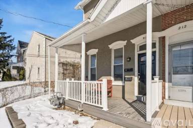 Main picture of 210 2nd Ave