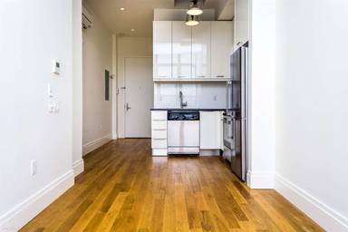 Main picture of 17 Monitor St