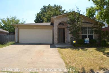 Main picture of 328 Moss Hill Dr