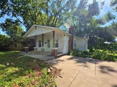 Main picture of 303 N Huttig Ave