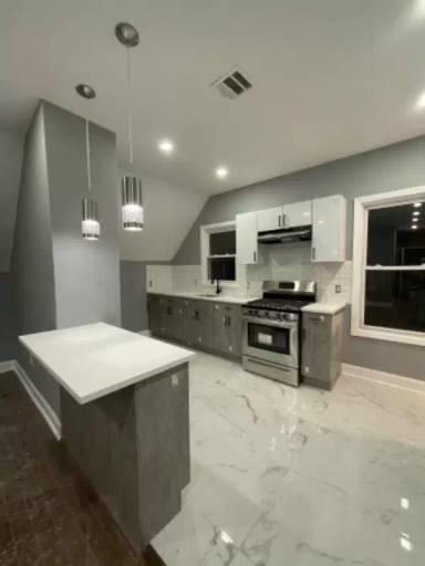 Main picture of 307 Broadway