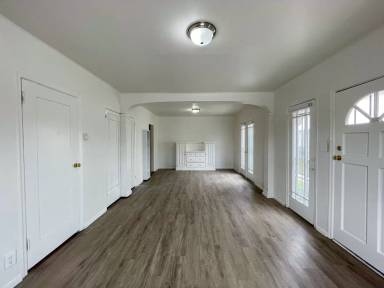 Main picture of 1450 W 39th St