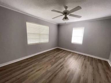 Main picture of 207 Chicago Ave