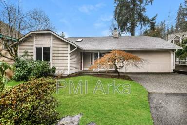 Main picture of 320 166th Pl SE