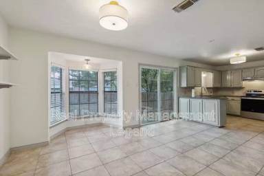 Main picture of 3012 Mark Twain Dr