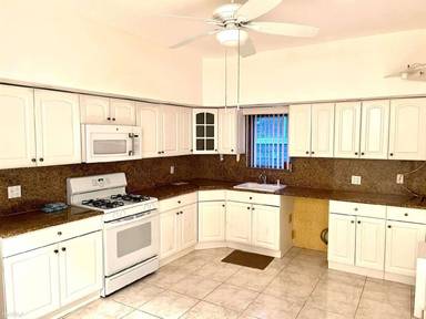 Main picture of 173 Bay 23rd St