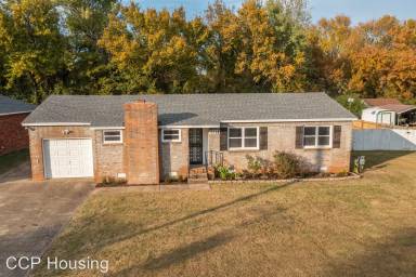 Main picture of 2921 Savannah St