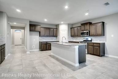 Main picture of 424 Windsail Ln