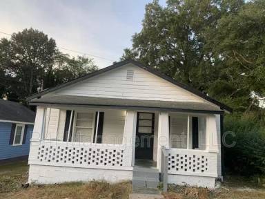 Main picture of 305 E 15th St SW