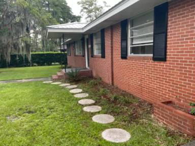 Main picture of 2610 Oriole St