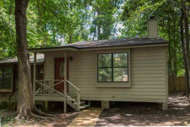 Main picture of 202 Parkbrook Cir