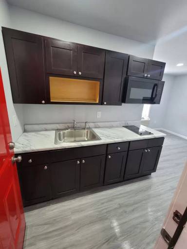 Main picture of 427-429 W Queen Ln