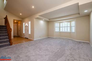 Main picture of 2674 Hastings Ave
