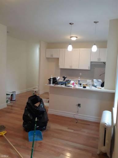 Main picture of 1432 W 5th St