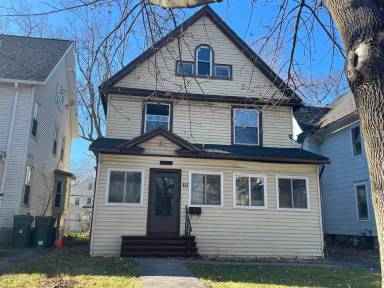 Main picture of 111 Warwick Ave