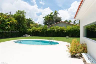 Main picture of 2900 Granada Blvd