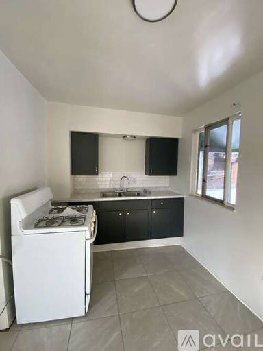 Main picture of 13 Willard St