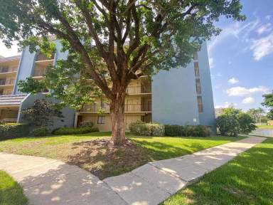 Main picture of 2828 Tennis Club Dr