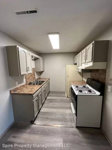 Main picture of 400 E 8th St S