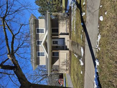 Main picture of 63 W Main St
