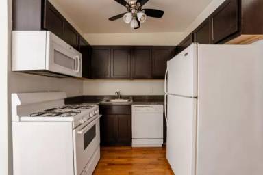 Main picture of 4615 N Malden St