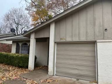 Main picture of 6134 S Troost Ave