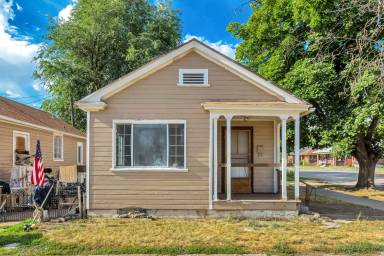 Main picture of 3182 Adams Ave