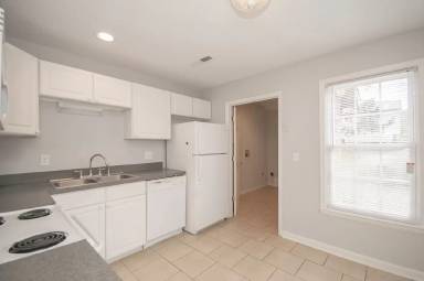 Main picture of 9 Anderson Ave