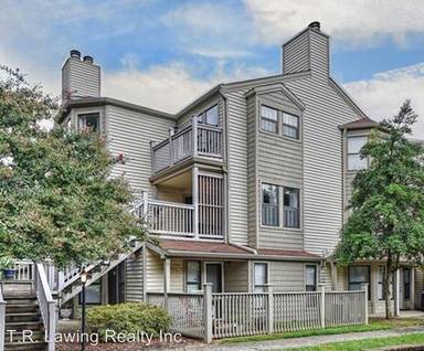 Main picture of 216 S Clarkson St