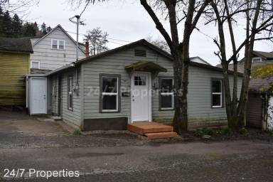 Main picture of 409 1/2 Monroe St