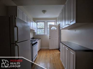 Main picture of 550-60 W Aldine Ave