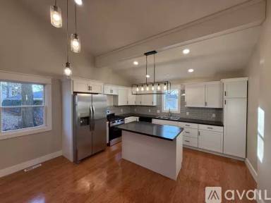 Main picture of 202 Oak St