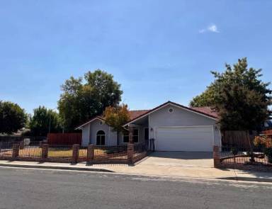 Main picture of 2396 Menlo Ave