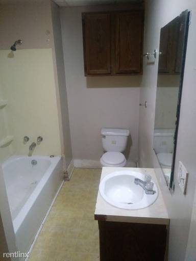 Main picture of 124 W Park St