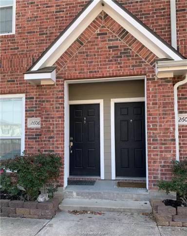 Main picture of Lakeridge Townhomes