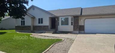 Main picture of 3314 E Woodside Dr