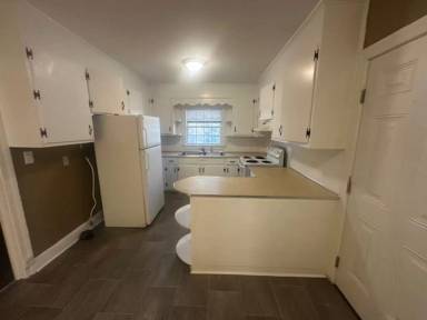 Main picture of 705 Parrott Ave