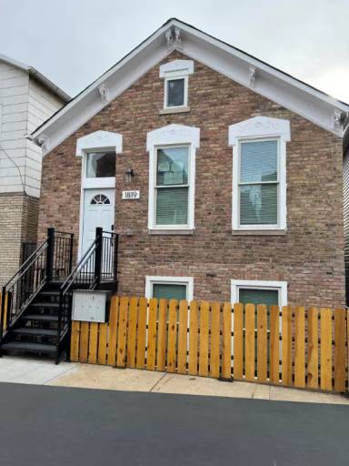 Main picture of 1819 S Laflin St