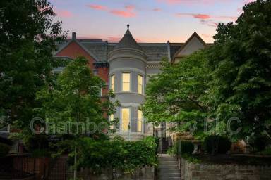 Main picture of 136 R St NE