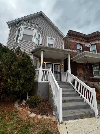 Main picture of 3026 E 80th St