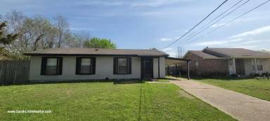 Main picture of 222 Denise Dr