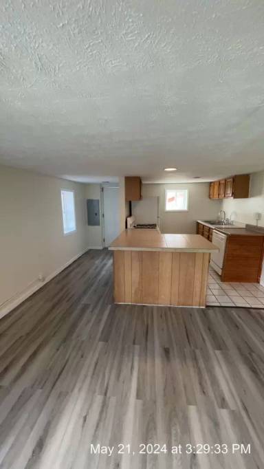 Main picture of 541 Stewart St